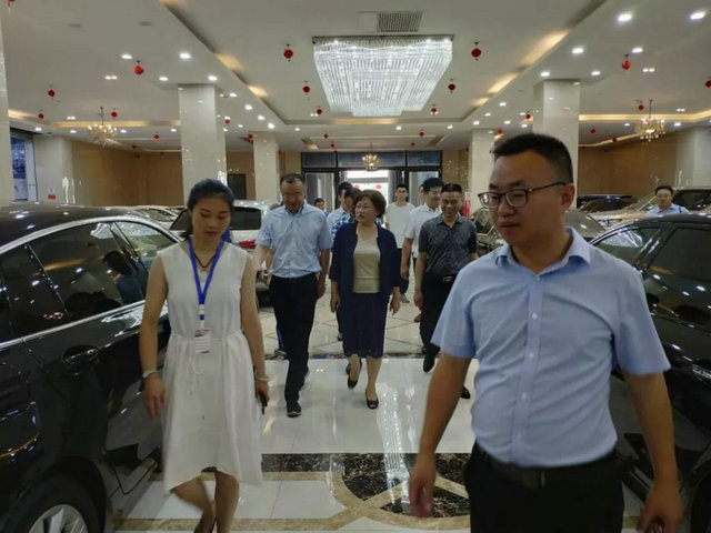 縣委書記王向紅帶隊(duì)赴江西國際汽車廣場參觀考察4.jpg